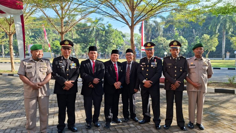 Foto Bersama Para Peserta Upacara HUT RI Ke-80 di Halaman Kantor Bupati Lotim pada Minggu (17/8/2025) (Prokopim)